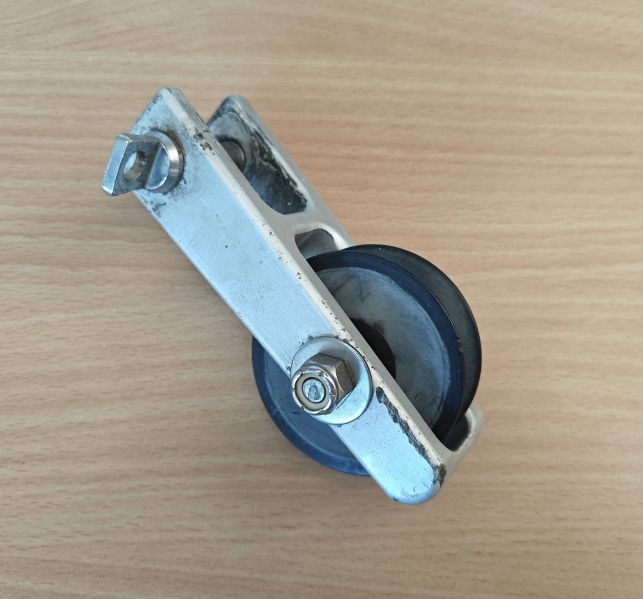 File:Original Halyard Shackle.jpg