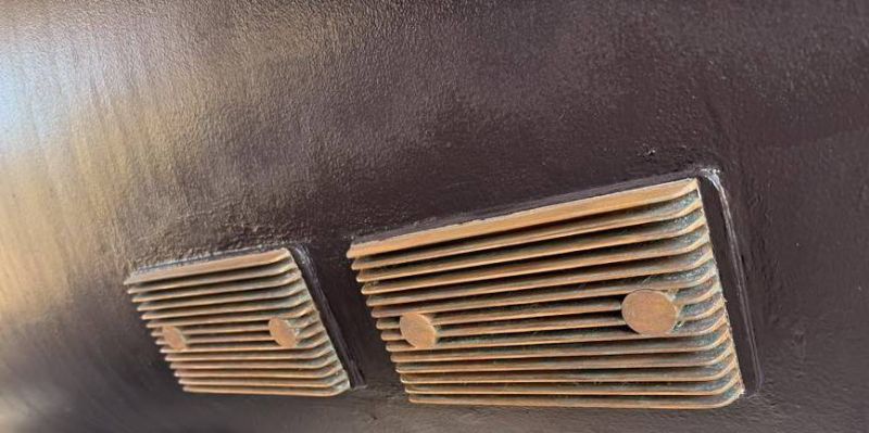 File:Mookraker Grounding Plates.jpg