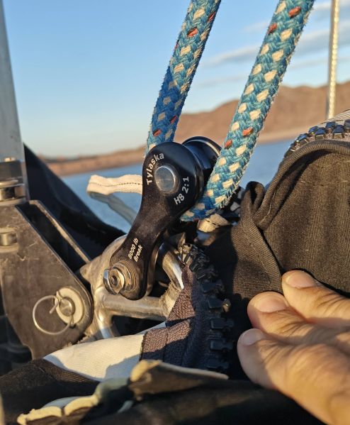File:Replacement Halyard Shackle.jpg